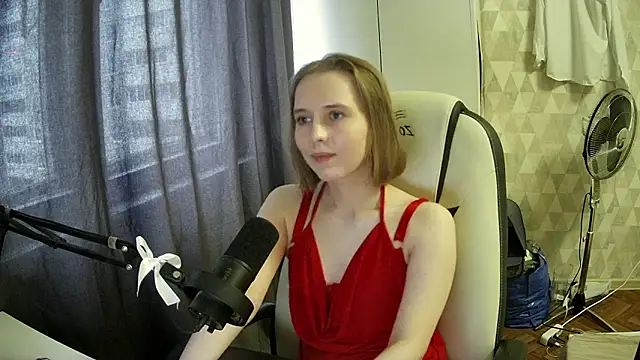 Mia liss  online show from May 28, 2026, 2:47 pm