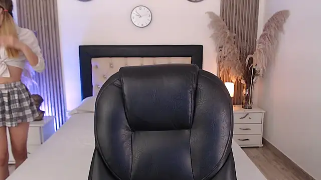 Sia Foxx01 online show from June 11, 2026, 3:37 am