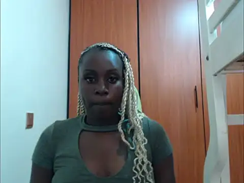 Snapshot of slimshazie chatting on May 23, 2026, 7:56 am slimshazie online show from May 23, 2026, 7:56 am