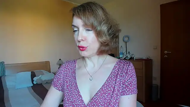 Snapshot of SummerLiza chatting on June 15, 2026, 2:52 pm SummerLiza online show from June 15, 2026, 2:52 pm