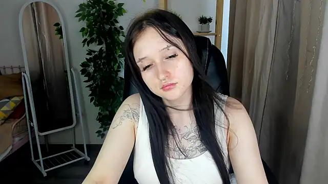 Snapshot of Emma-Blissa chatting on July 2, 2026, 3:23 am Emma-Blissa online show from July 2, 2026, 3:23 am
