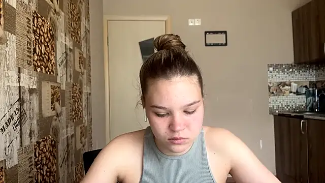 HellyRay online show from June 15, 2026, 1:24 pm