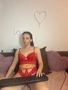 Snapshot of Sabrinee_xx_divine chatting on July 6, 2026, 11:18 am Sabrinee xx divine online show from July 6, 2026, 11:18 am