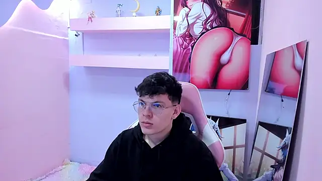 AngeloBocellii online show from June 21, 2026, 1:24 pm