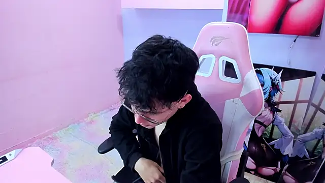 AngeloBocellii online show from June 24, 2026, 1:32 pm