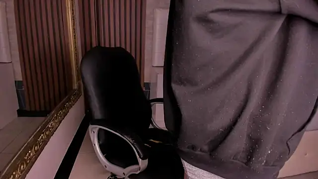 AngeloBocellii online show from July 2, 2026, 1:39 pm