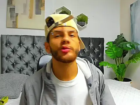 Snapshot of CHRIS_GREY chatting on June 17, 2026, 6:31 pm CHRIS GREY online show from June 17, 2026, 6:31 pm