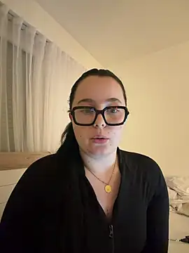 FemiNoir online show from June 5, 2026, 10:37 pm