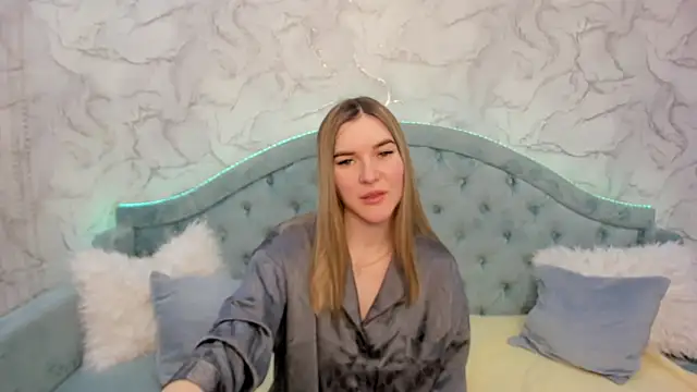 RoxyReignn online show from May 23, 2026, 4:29 am