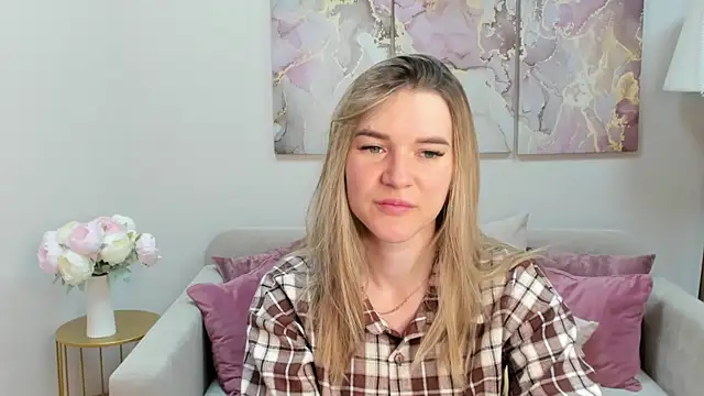 RoxyReignn online show from June 25, 2026, 9:41 pm