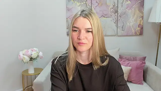 RoxyReignn online show from July 3, 2026, 9:10 pm