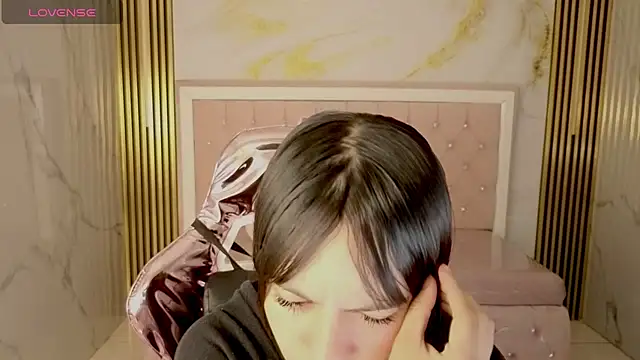 isabeau s online show from July 9, 2026, 1:04 pm