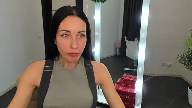 Snapshot of BouncySweety chatting on December 14, 2024, 6:52 pm BouncySweety online show from December 14, 2024, 6:52 pm