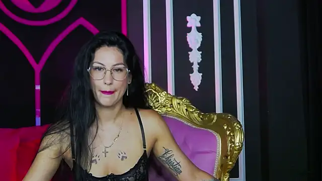 Snapshot of Areina chatting on June 25, 2026, 4:34 am Areina online show from June 25, 2026, 4:34 am