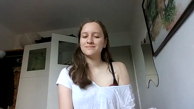 Snapshot of SoftieSophie chatting on June 20, 2026, 4:04 am SoftieSophie online show from June 20, 2026, 4:04 am