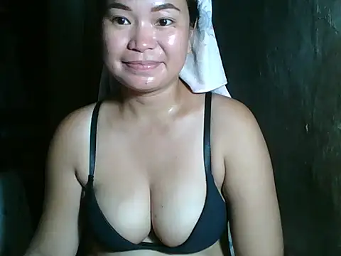 Snapshot of xxslutasian69xx chatting on June 12, 2026, 10:52 pm xxslutasian69xx online show from June 12, 2026, 10:52 pm