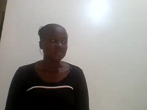 Snapshot of Ebonylouisa chatting on July 17, 2026, 6:13 pm Ebonylouisa online show from July 17, 2026, 6:13 pm