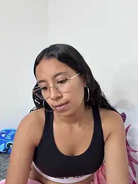 Snapshot of Violetlove_ chatting on June 18, 2026, 9:14 am Violetlove online show from June 18, 2026, 9:14 am