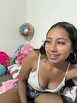 Snapshot of Violetlove_ chatting on June 23, 2026, 10:35 am Violetlove online show from June 23, 2026, 10:35 am