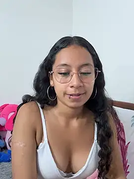 Snapshot of Violetlove_ chatting on June 24, 2026, 4:00 am Violetlove online show from June 24, 2026, 4:00 am
