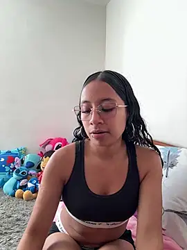 Snapshot of Violetlove_ chatting on June 25, 2026, 3:05 pm Violetlove online show from June 25, 2026, 3:05 pm