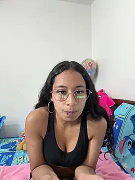 Snapshot of Violetlove_ chatting on July 13, 2026, 9:12 am Violetlove online show from July 13, 2026, 9:12 am
