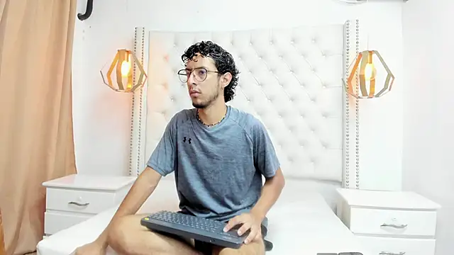Snapshot of LEO_SANZ66 chatting on June 30, 2026, 12:17 pm LEO SANZ66 online show from June 30, 2026, 12:17 pm