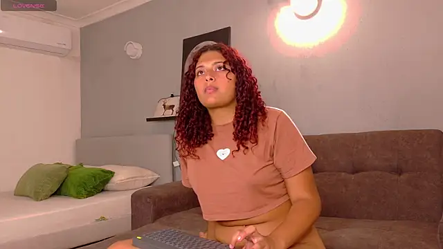 Snapshot of AmeliaLaurent_ chatting on June 25, 2026, 11:53 pm AmeliaLaurent online show from June 25, 2026, 11:53 pm