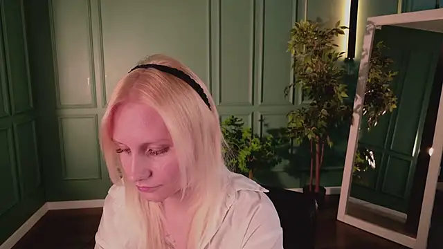 haleybooo online show from June 10, 2026, 12:26 pm