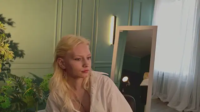 haleybooo online show from June 13, 2026, 5:49 am