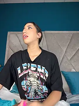 Snapshot of LacyLureXXX chatting on July 4, 2026, 9:21 pm LacyLureXXX online show from July 4, 2026, 9:21 pm