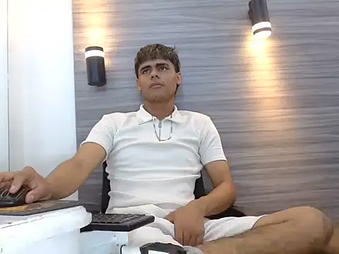 LeleHott01 online show from June 23, 2026, 2:53 am