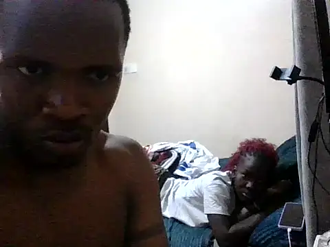 Snapshot of tinyy-bee chatting on June 1, 2026, 12:18 pm tinyy-bee online show from June 1, 2026, 12:18 pm