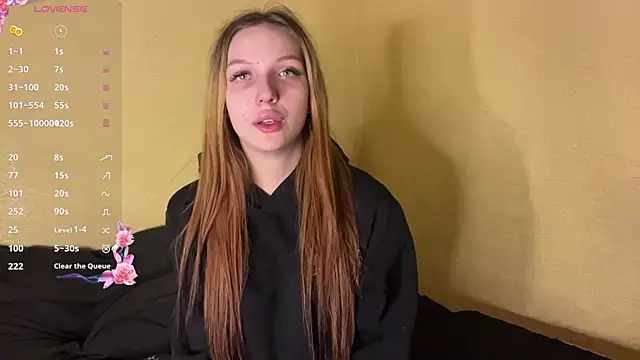 xXMelanieseXx online show from June 14, 2026, 4:42 pm
