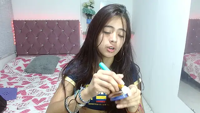 sofiacumgil online show from July 7, 2026, 12:53 pm