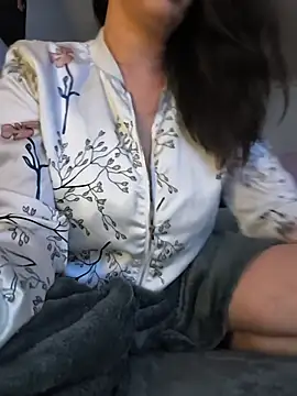 priska-lova online show from June 7, 2026, 12:04 am