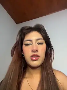 Snapshot of velariasoft_ chatting on June 12, 2026, 3:55 pm velariasoft online show from June 12, 2026, 3:55 pm