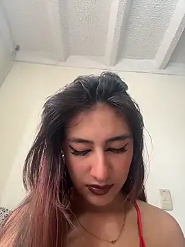 Snapshot of velariasoft_ chatting on June 14, 2026, 6:21 pm velariasoft online show from June 14, 2026, 6:21 pm
