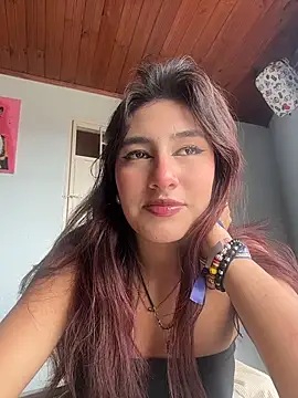 Snapshot of velariasoft_ chatting on July 3, 2026, 6:36 pm velariasoft online show from July 3, 2026, 6:36 pm