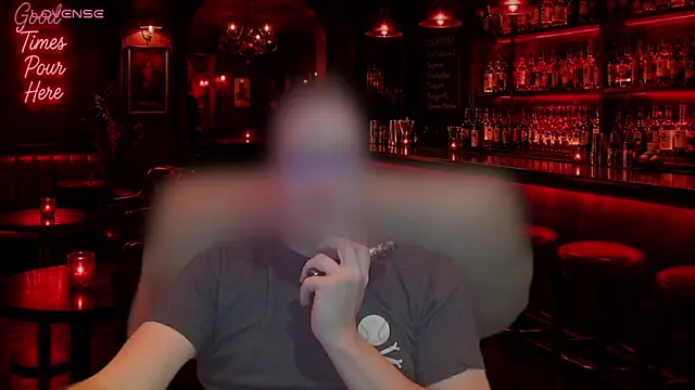 Snapshot of WhiskeyLounge chatting on May 26, 2026, 10:17 pm WhiskeyLounge online show from May 26, 2026, 10:17 pm