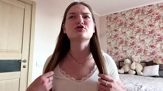 lizzzanatooo online show from June 15, 2026, 3:03 pm