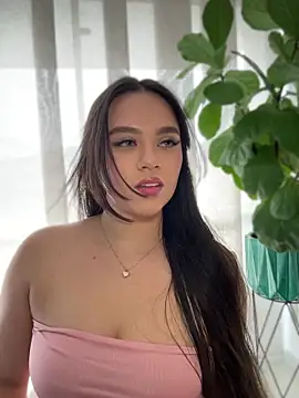 SarahRiveros online show from June 25, 2026, 8:13 pm