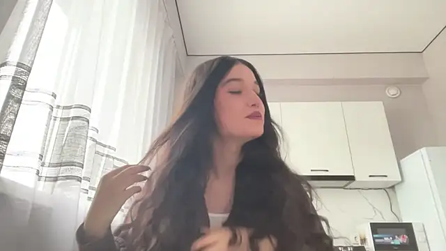 LisetteParajon online show from July 3, 2026, 5:03 am