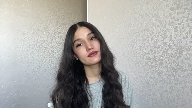 LisetteParajon online show from July 6, 2026, 5:04 am