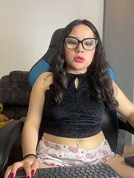 Snapshot of Miiarouse__ chatting on June 2, 2026, 4:36 am Miiarouse online show from June 2, 2026, 4:36 am