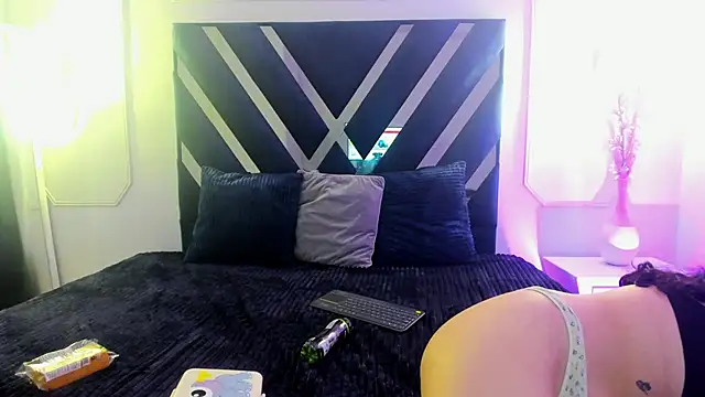 Snapshot of Miiarouse__ chatting on June 11, 2026, 4:21 am Miiarouse online show from June 11, 2026, 4:21 am
