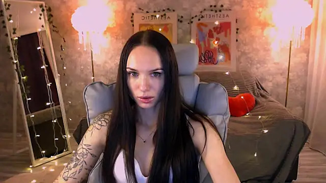 Snapshot of NicoleMerz chatting on June 17, 2026, 4:30 pm NicoleMerz online show from June 17, 2026, 4:30 pm