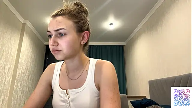 Snapshot of CameTruce chatting on July 2, 2026, 6:25 pm CameTruce online show from July 2, 2026, 6:25 pm