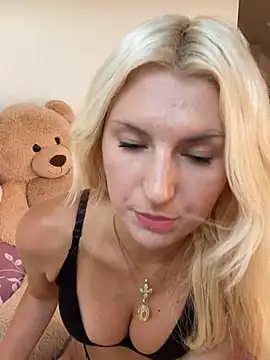 MimiLliiyy online show from July 11, 2026, 4:43 pm