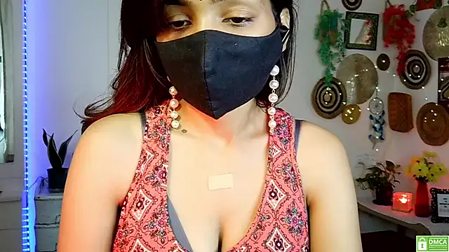 Snapshot of Yalinahotty chatting on June 13, 2026, 4:21 am Yalinahotty online show from June 13, 2026, 4:21 am